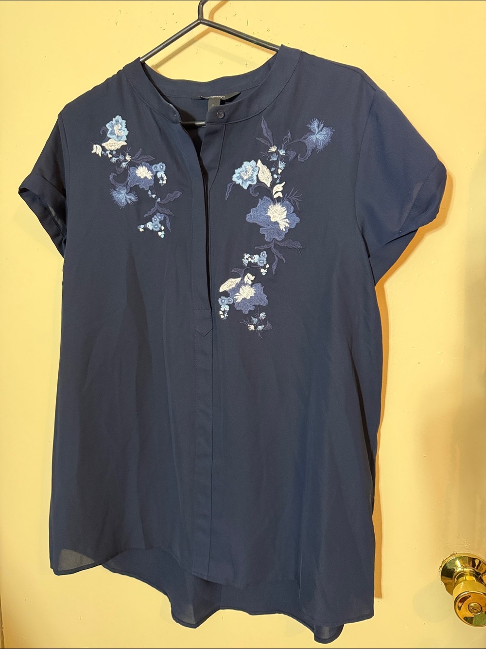 Simply Vera Wang Navy Floral Embroidered Short Sleeve Blouse